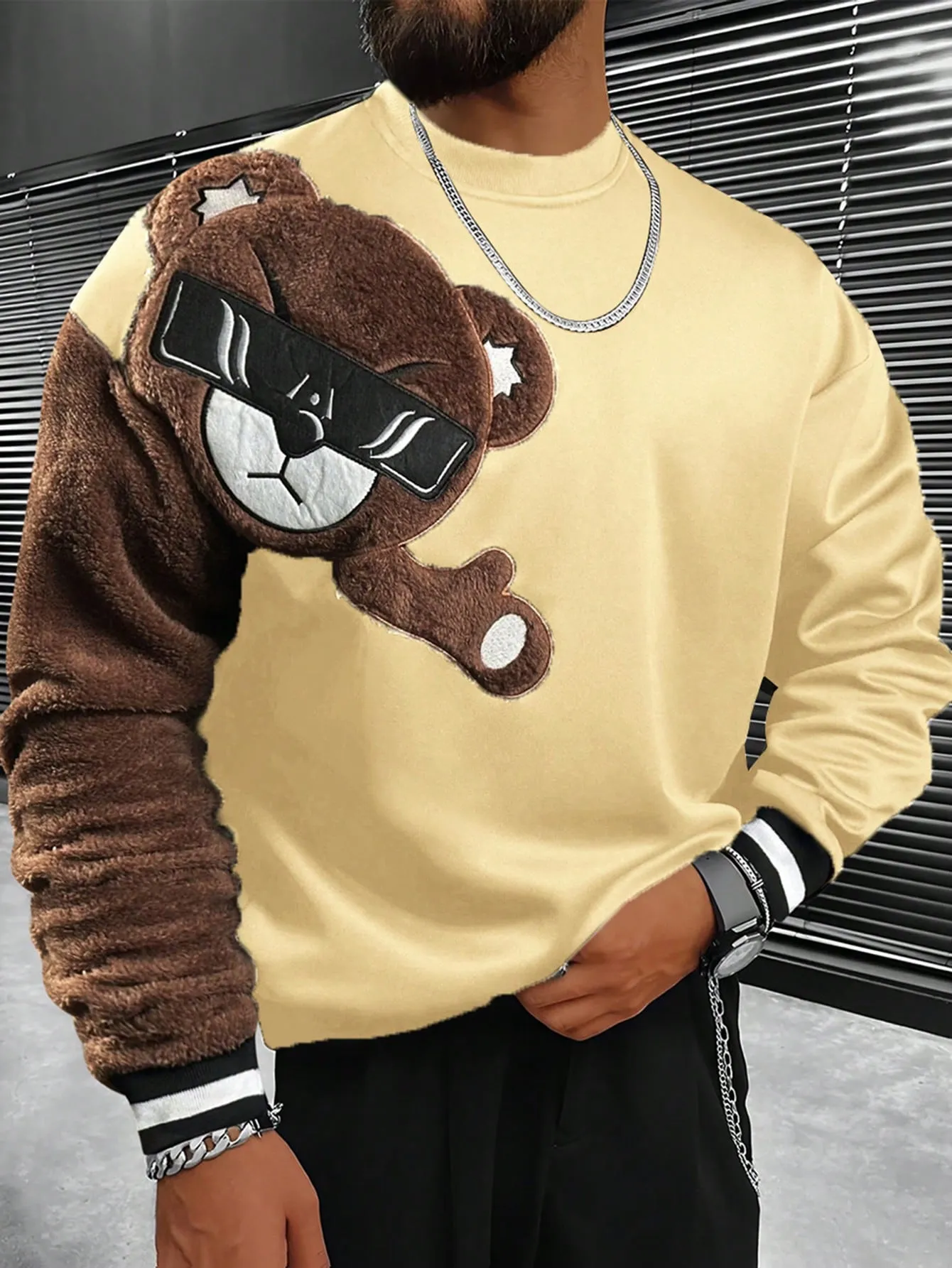 Manfinity Homme Men's Casual Bear Pattern Pullover With Round Neck