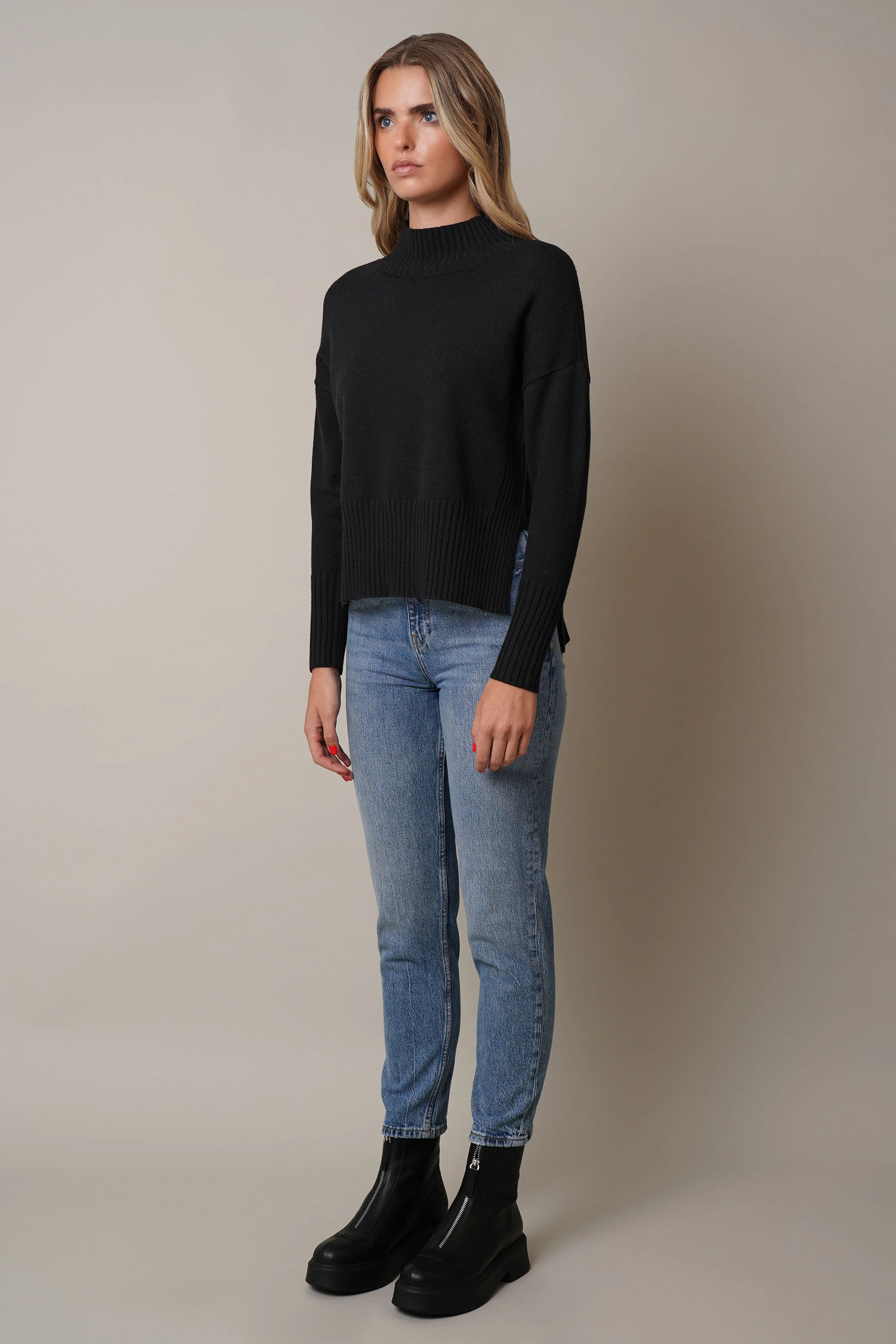 Ribbed Mock Neck Pullover